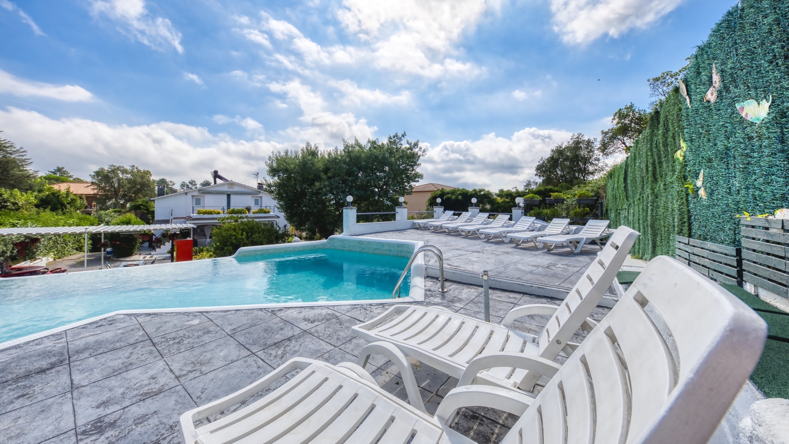 Ferienhäuser Costa Brava Spanien - Villa Geolouk - Sonnenliegen
