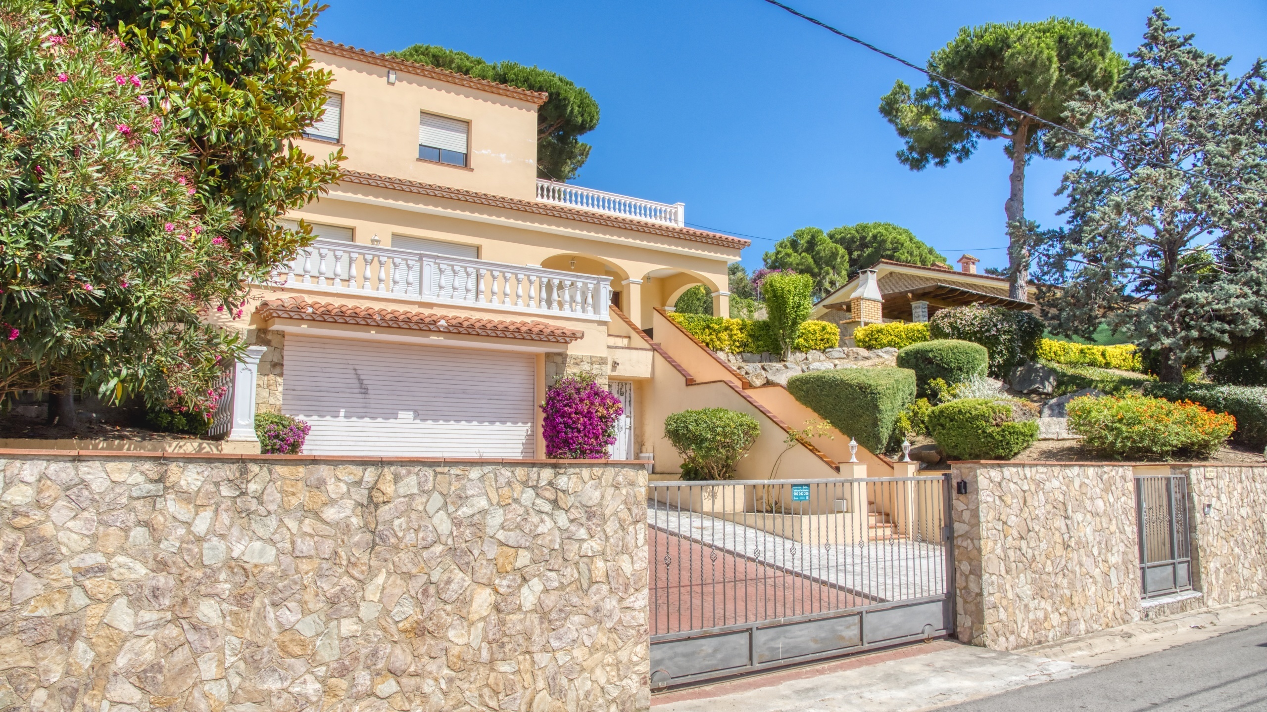 Ferienhäuser Costa Brava Spanien - Villa Paris - Street View Ankunft in der Unterkunft