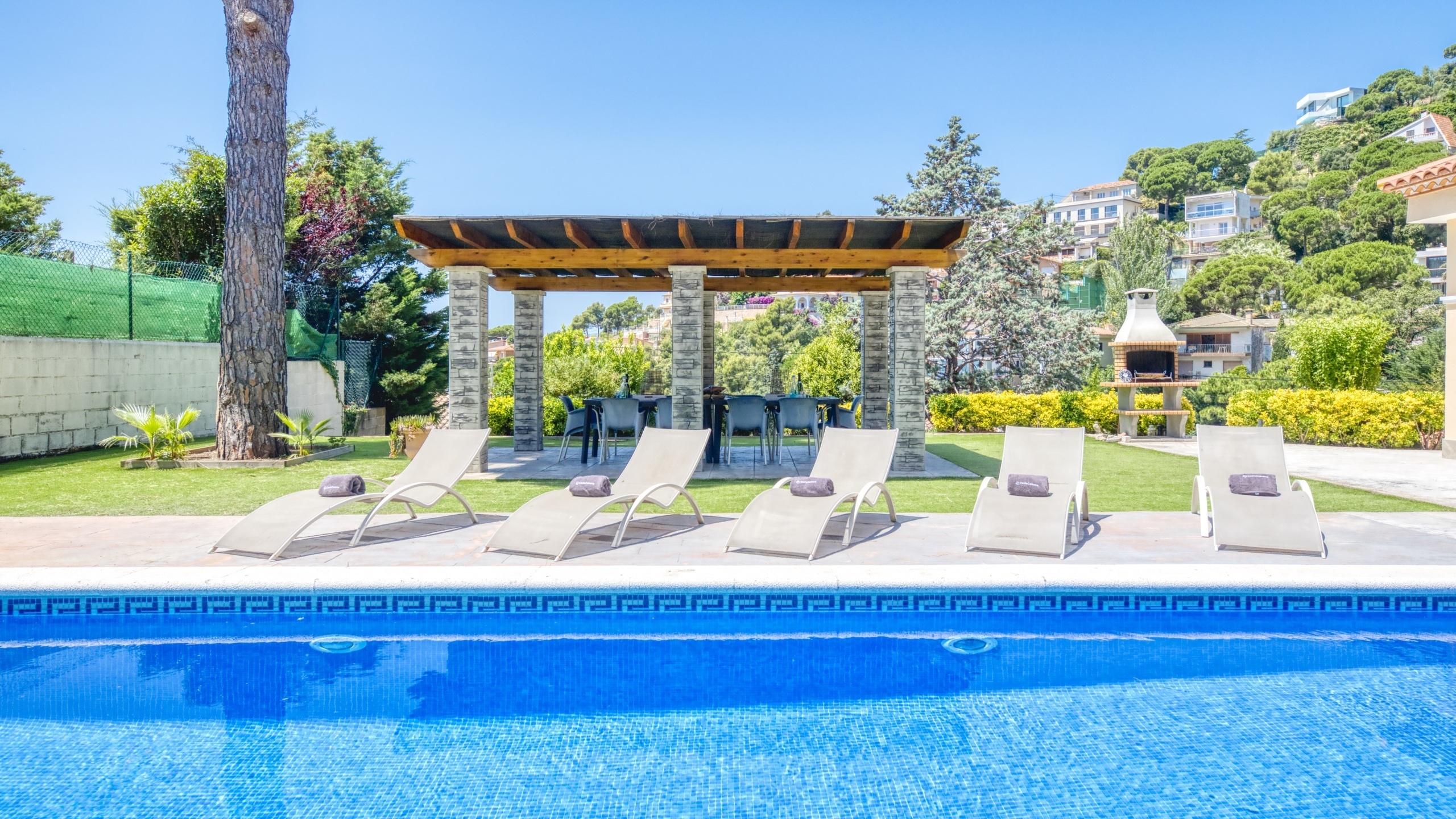 Ferienhäuser Costa Brava Spanien - Villa Paris - Sonnenliegen