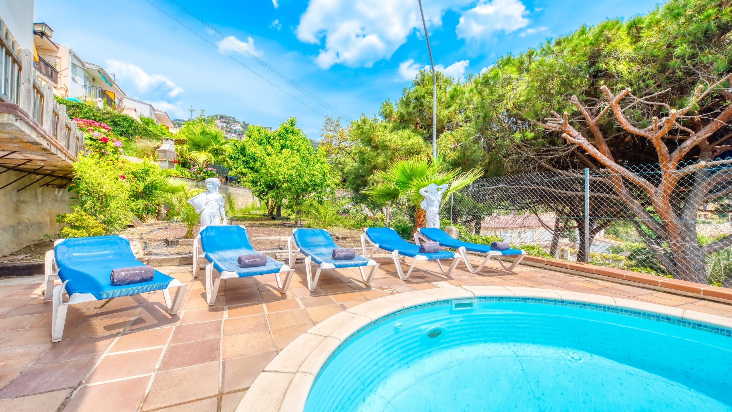 Ferienhäuser Costa Brava Spanien - Villa Valentina - Sonnenliegen