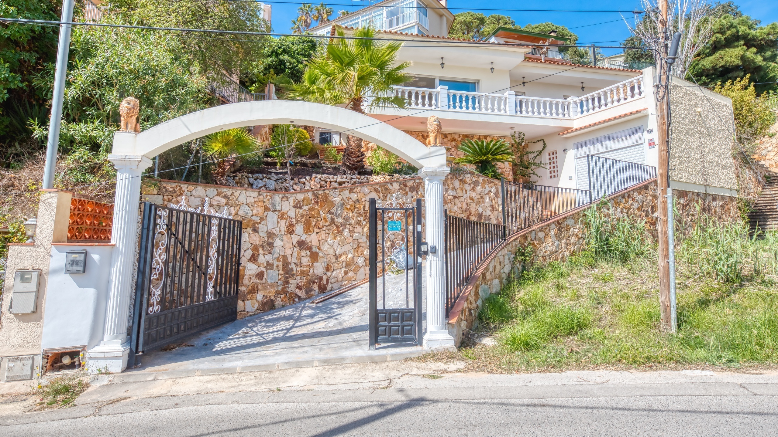 Ferienhäuser Costa Brava Spanien - Villa Donna - Street View Ankunft in der Unterkunft