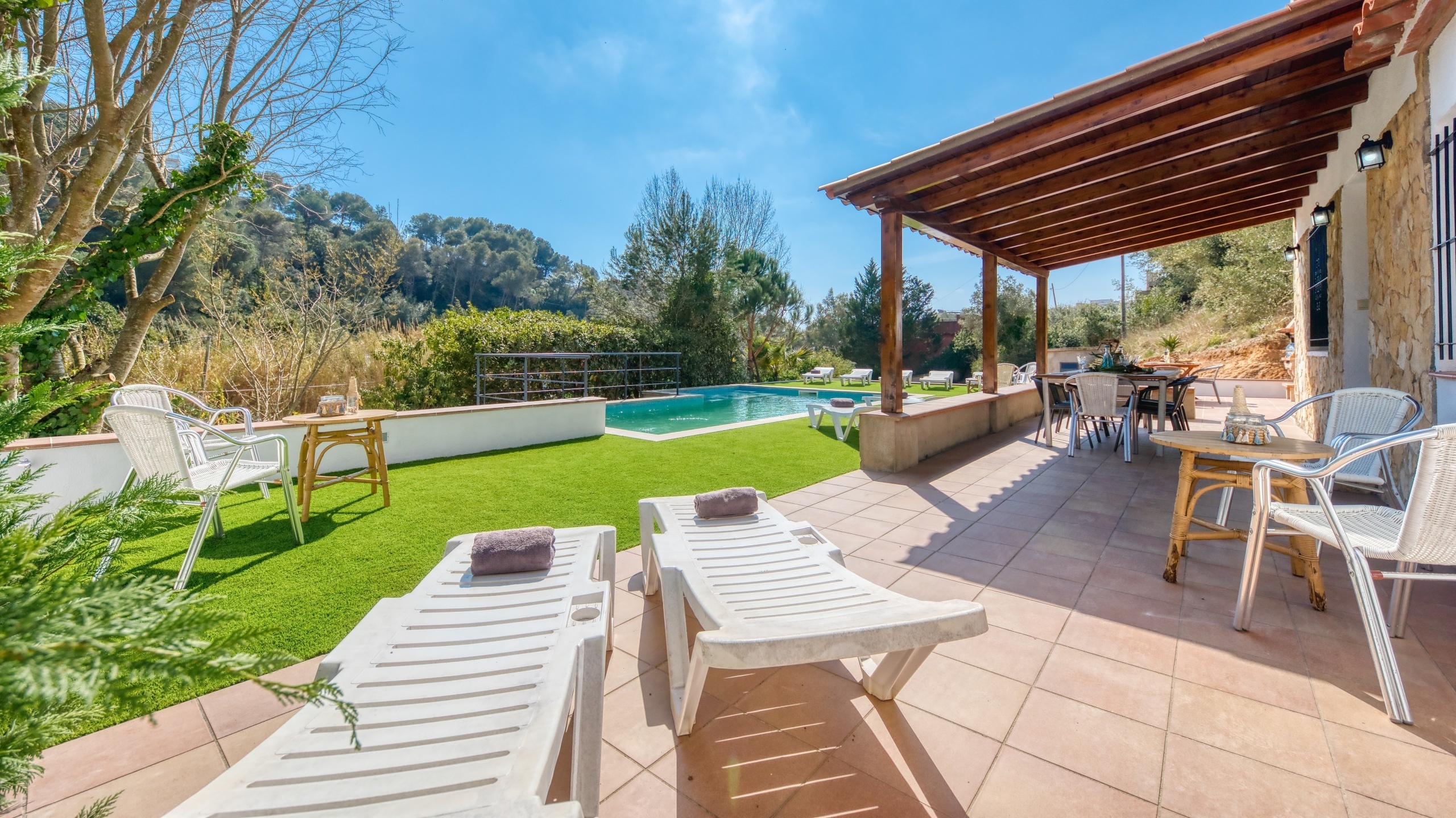 Ferienhäuser Costa Brava Spanien - Villa Pilar - Sonnenliegen