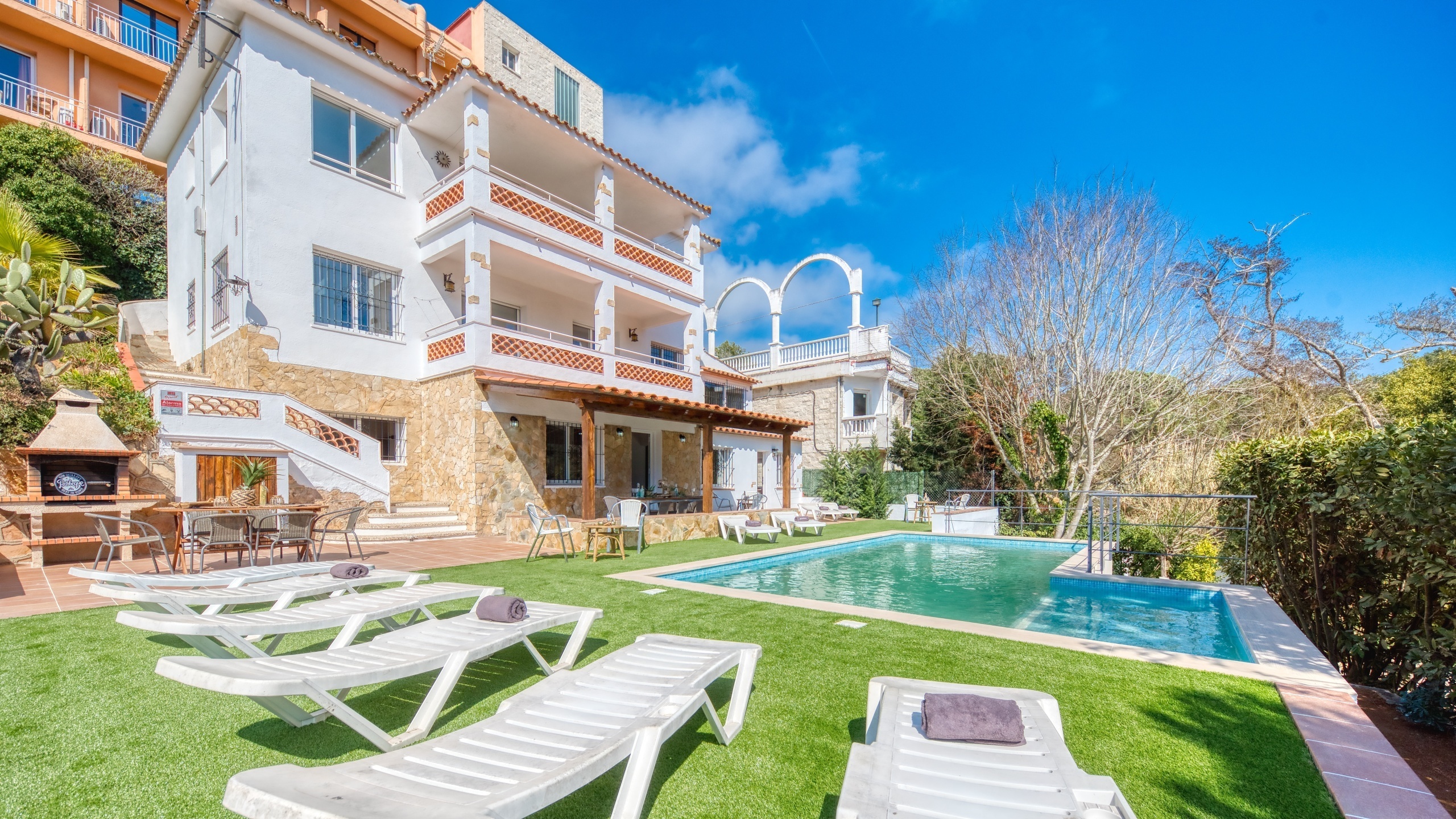 Ferienhäuser Costa Brava Spanien - Villa Pilar - Sonnenliegen