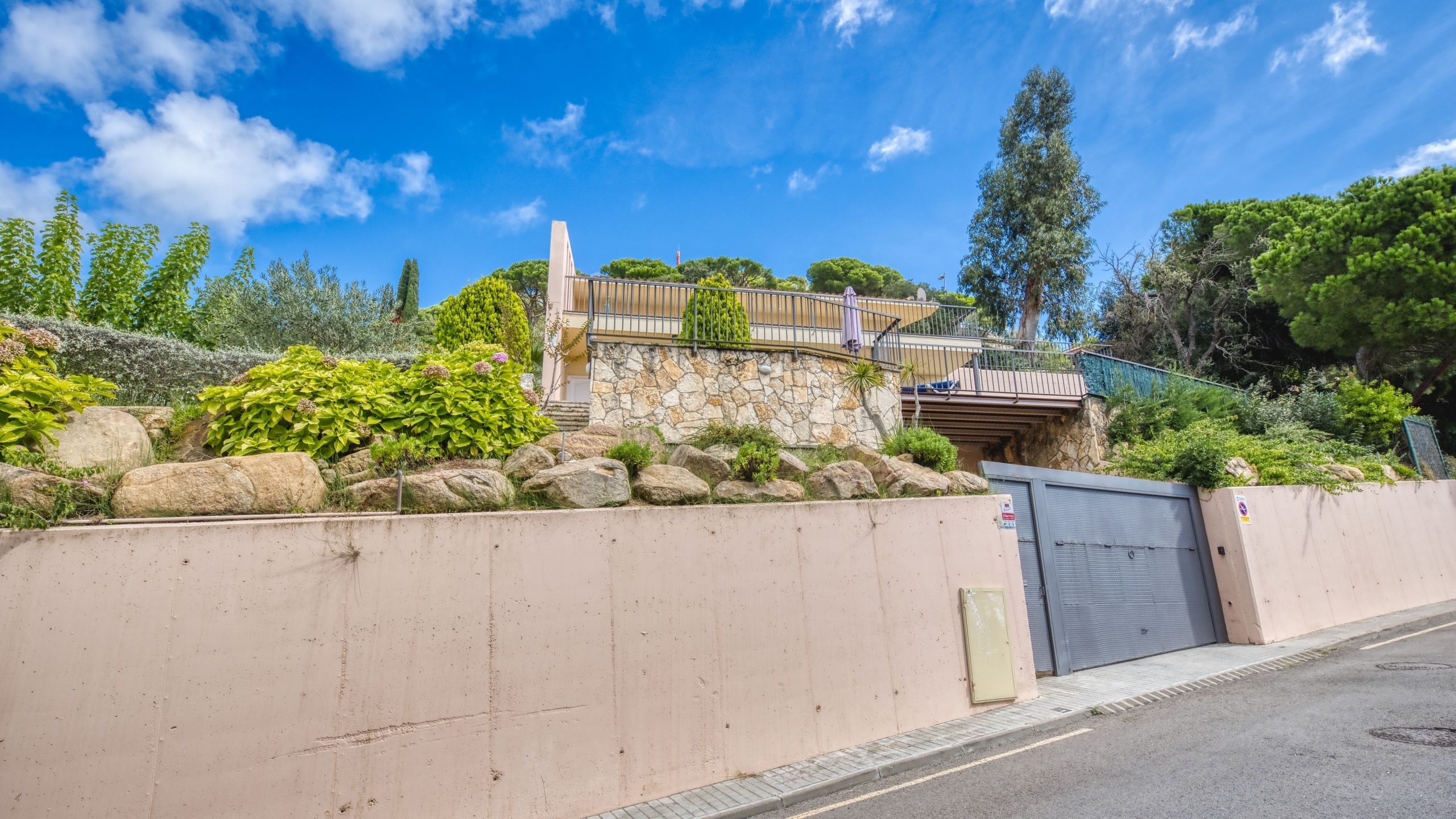 Ferienhäuser Costa Brava Spanien - Villa Mauri - Street View Ankunft in der Unterkunft