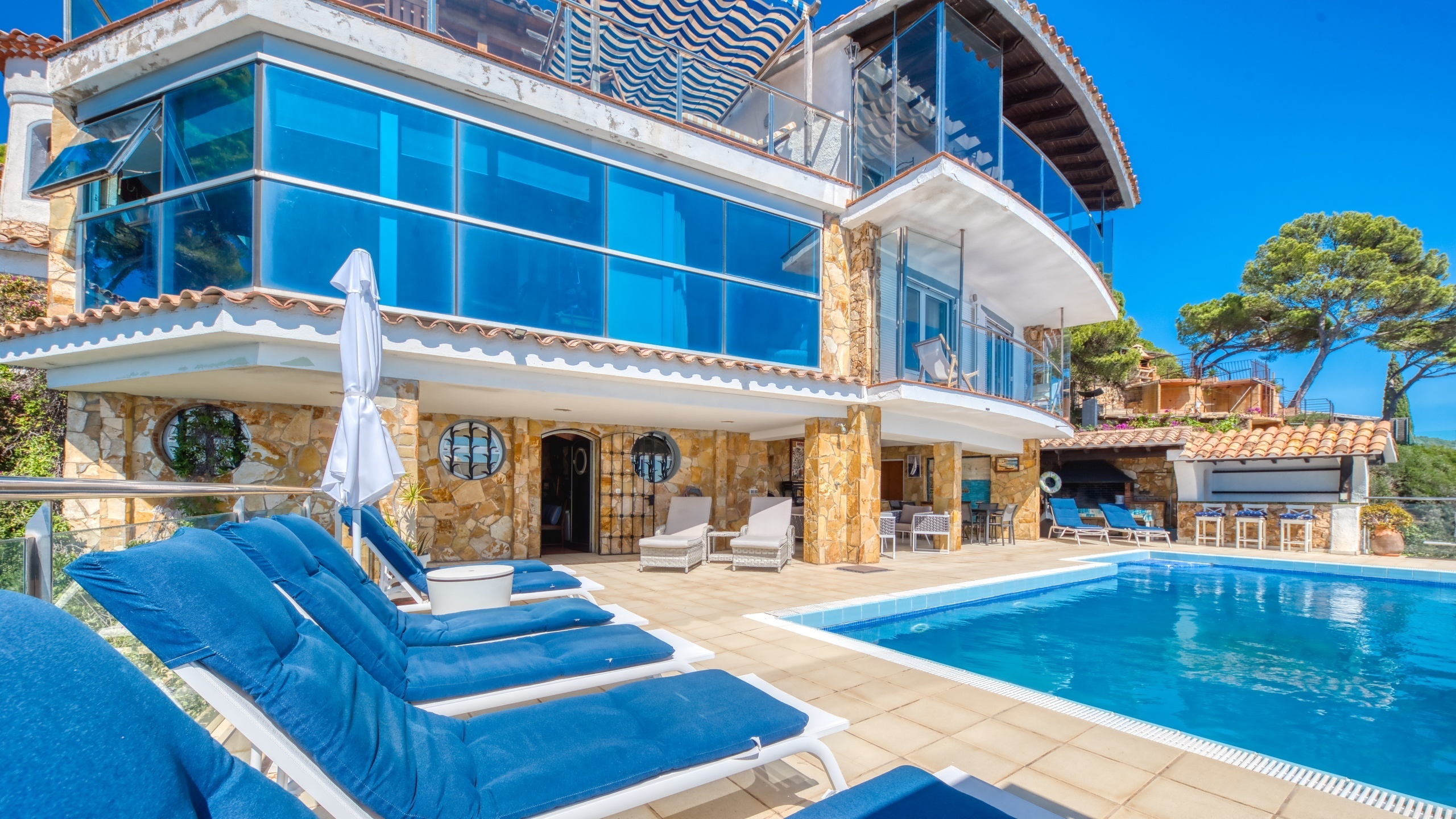 Ferienhäuser Costa Brava Spanien - Villa Infinity - Villa außen