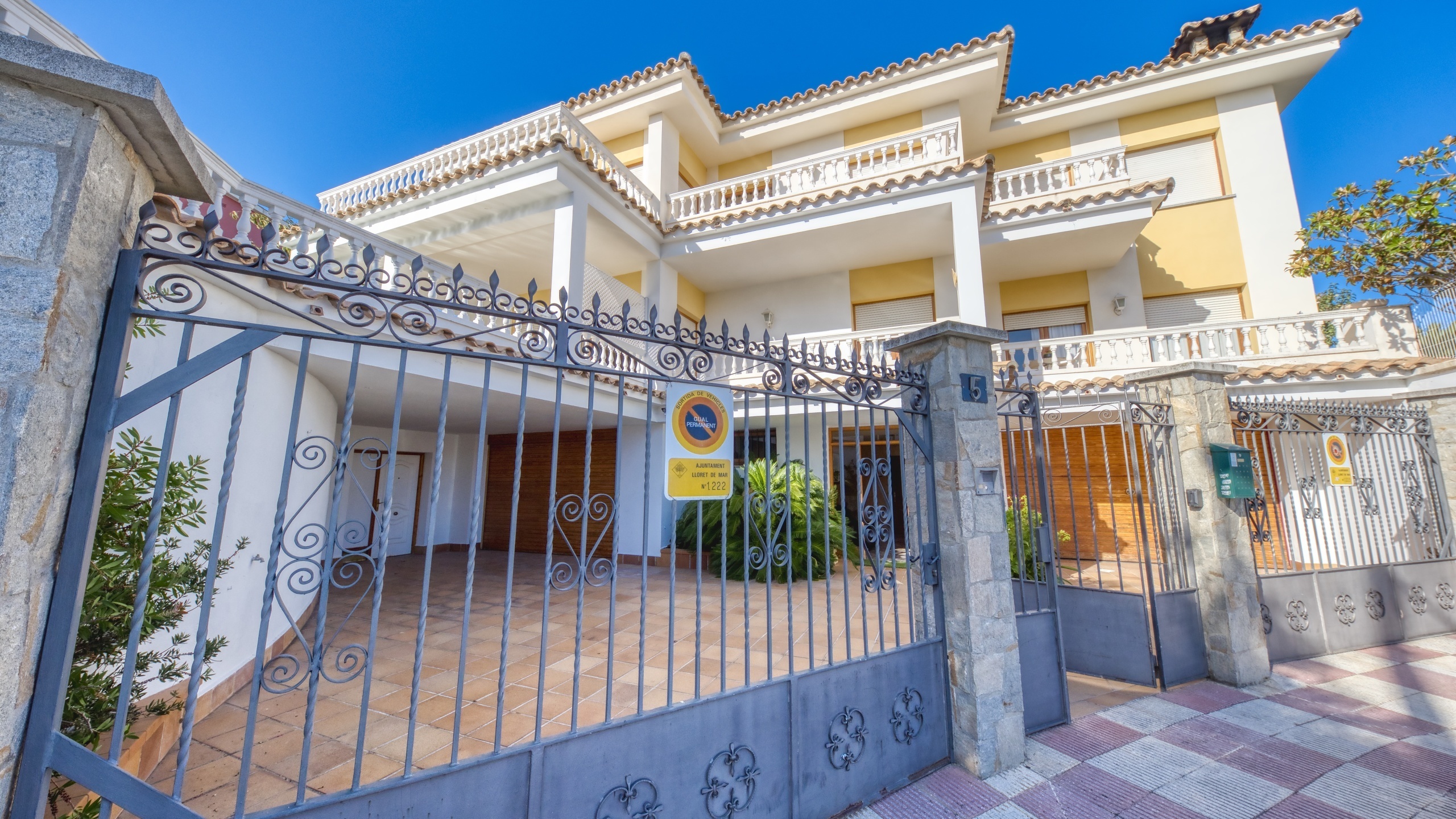 Ferienhäuser Costa Brava Spanien - Villa Baileys - Street View Ankunft in der Unterkunft