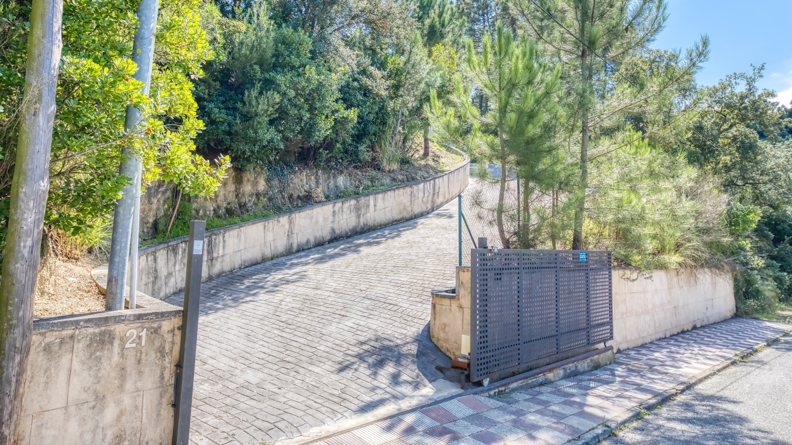 Ferienhäuser Costa Brava Spanien - Villa Esmee - Street View Ankunft in der Unterkunft