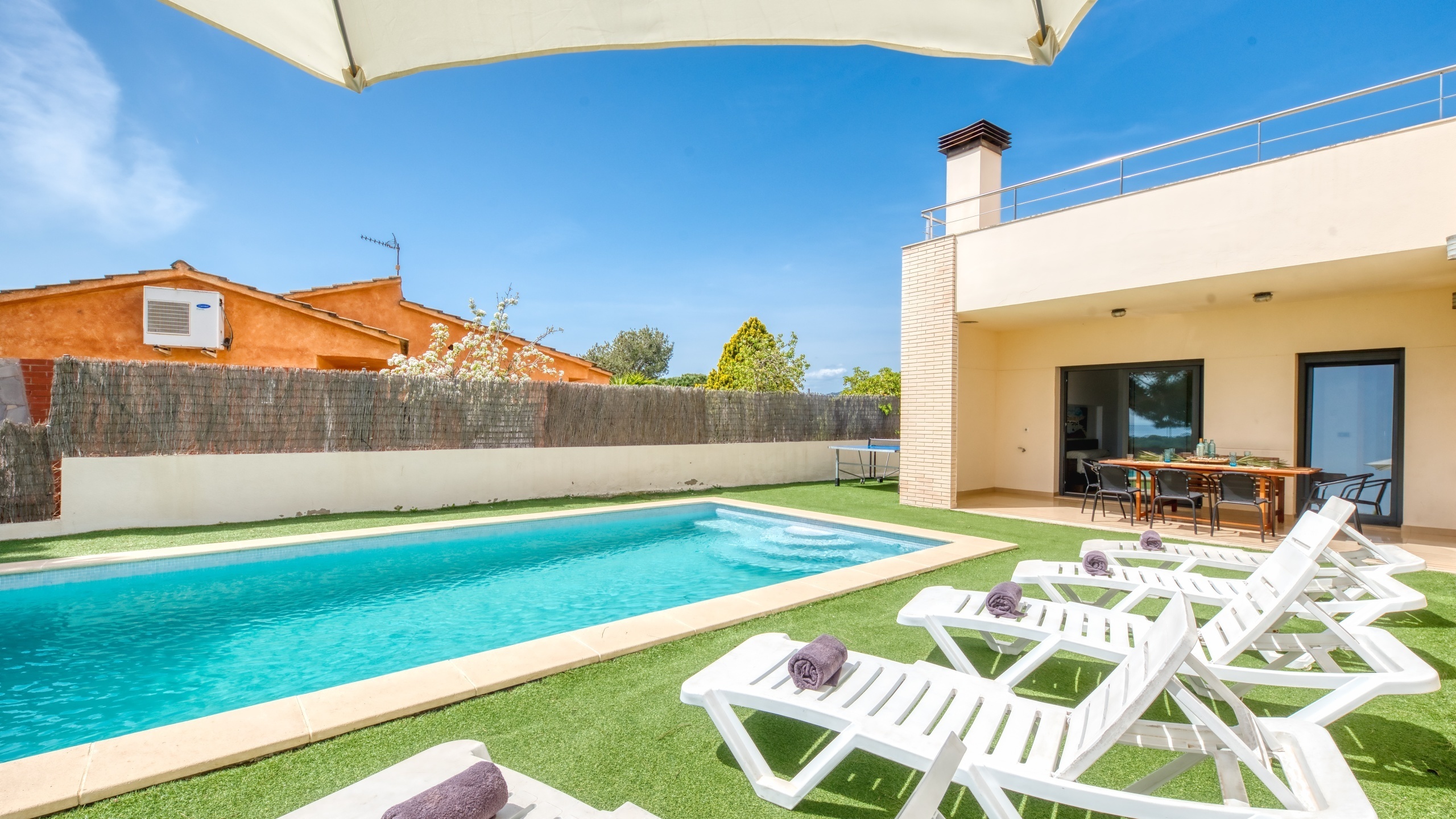 Ferienhäuser Costa Brava Spanien - Villa Macey - Sonnenliegen