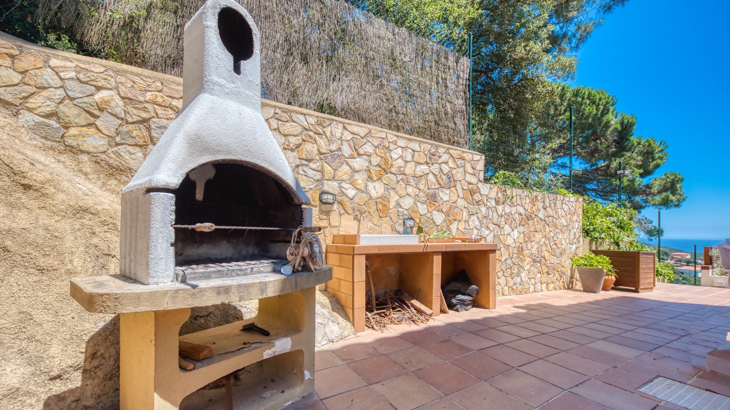 Ferienhäuser Costa Brava Spanien - Villa Chanel - Grillplatz