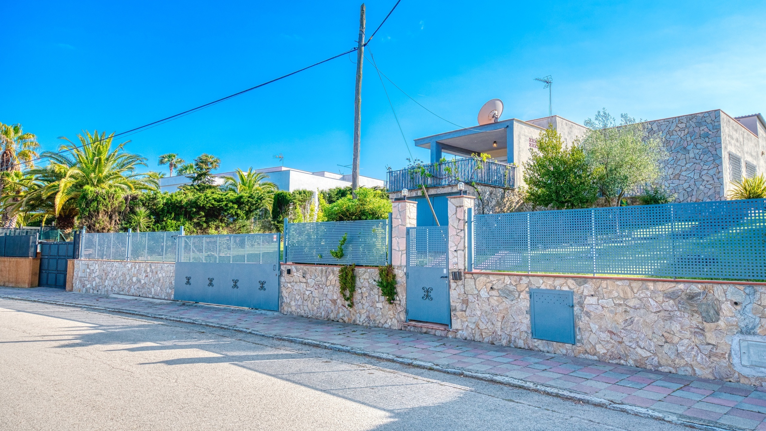 Ferienhäuser Costa Brava Spanien - Villa Yara - Street View Ankunft in der Unterkunft