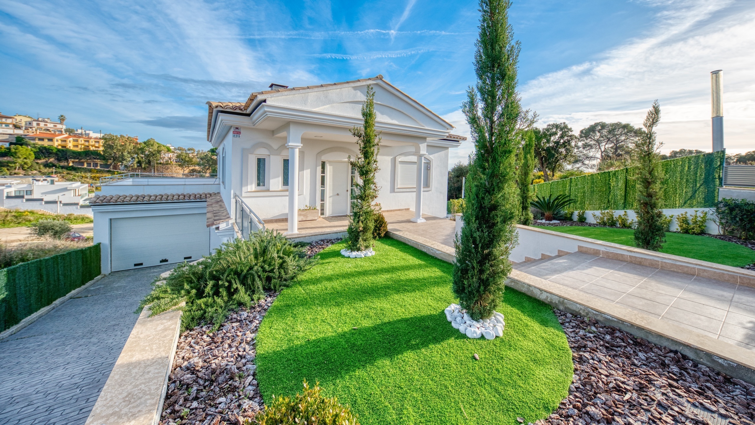 Ferienhäuser Costa Brava Spanien - Villa Madison - Street View Ankunft in der Unterkunft