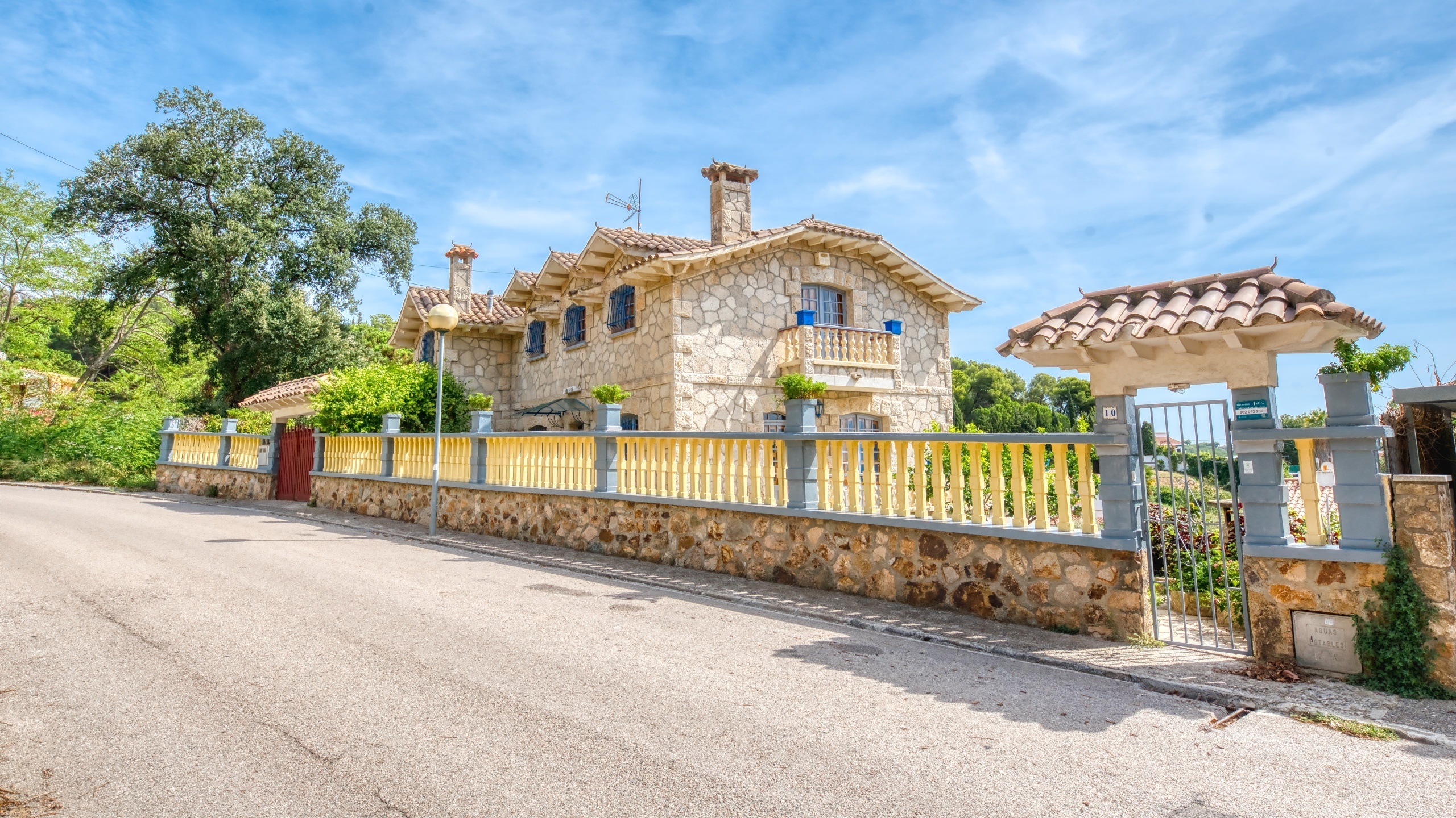 Ferienhäuser Costa Brava Spanien - Villa Janet - Street View Ankunft in der Unterkunft