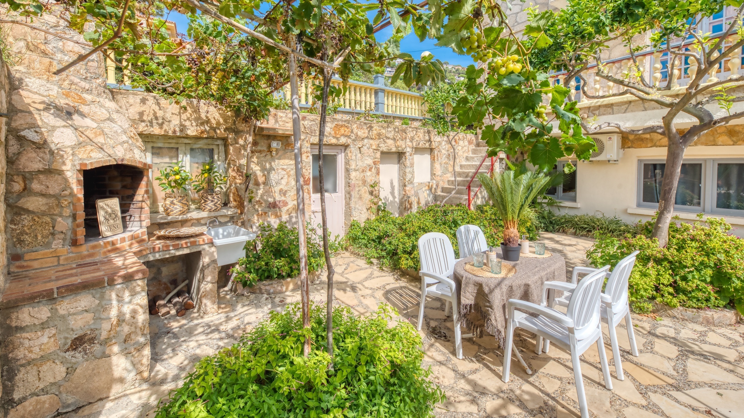 Ferienhäuser Costa Brava Spanien - Villa Janet - Grillplatz