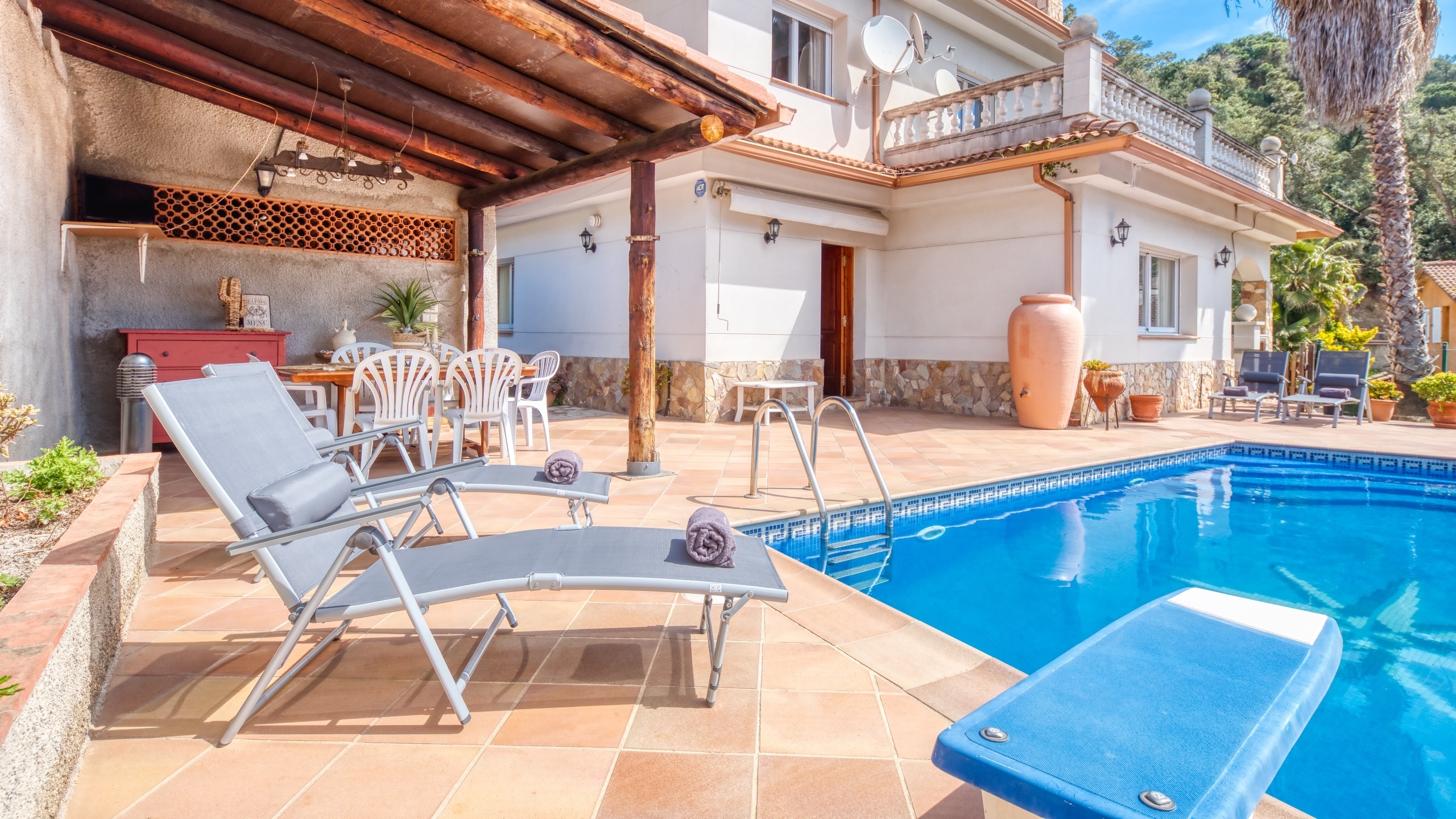 Ferienhäuser Costa Brava Spanien - Villa Valeria - Sonnenliegen