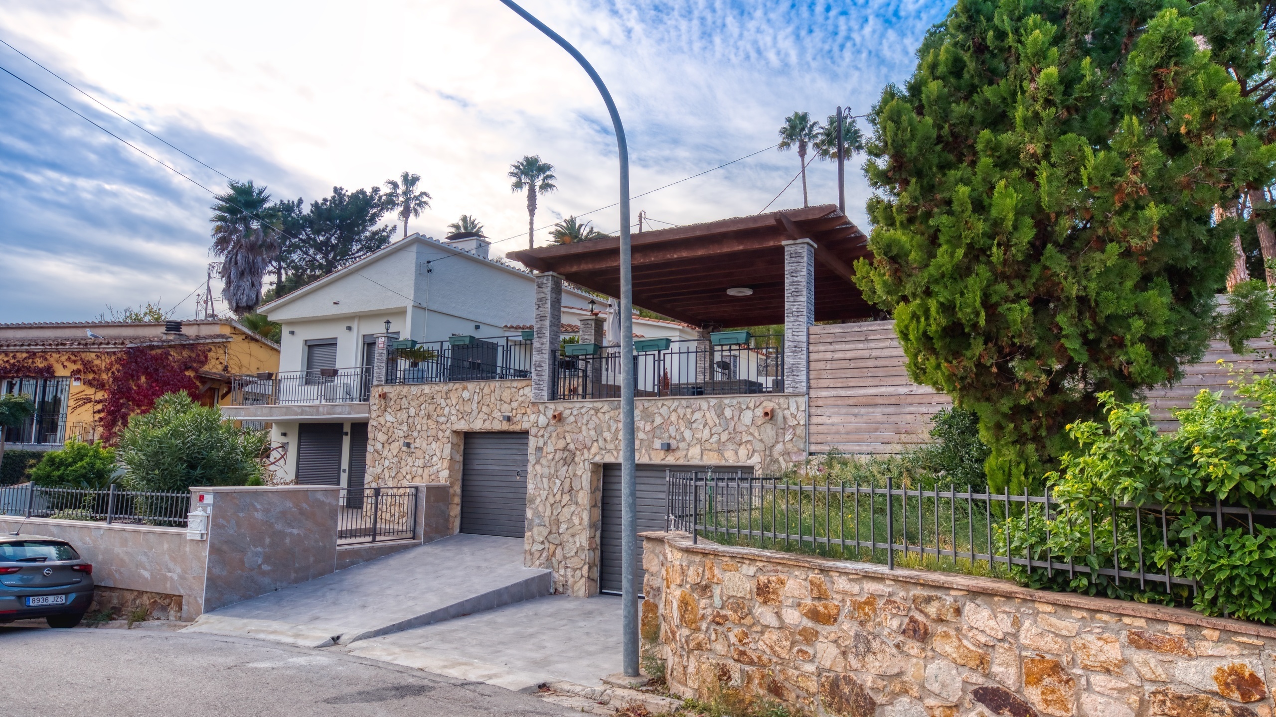 Ferienhäuser Costa Brava Spanien - Villa Palmera - Street View Ankunft in der Unterkunft