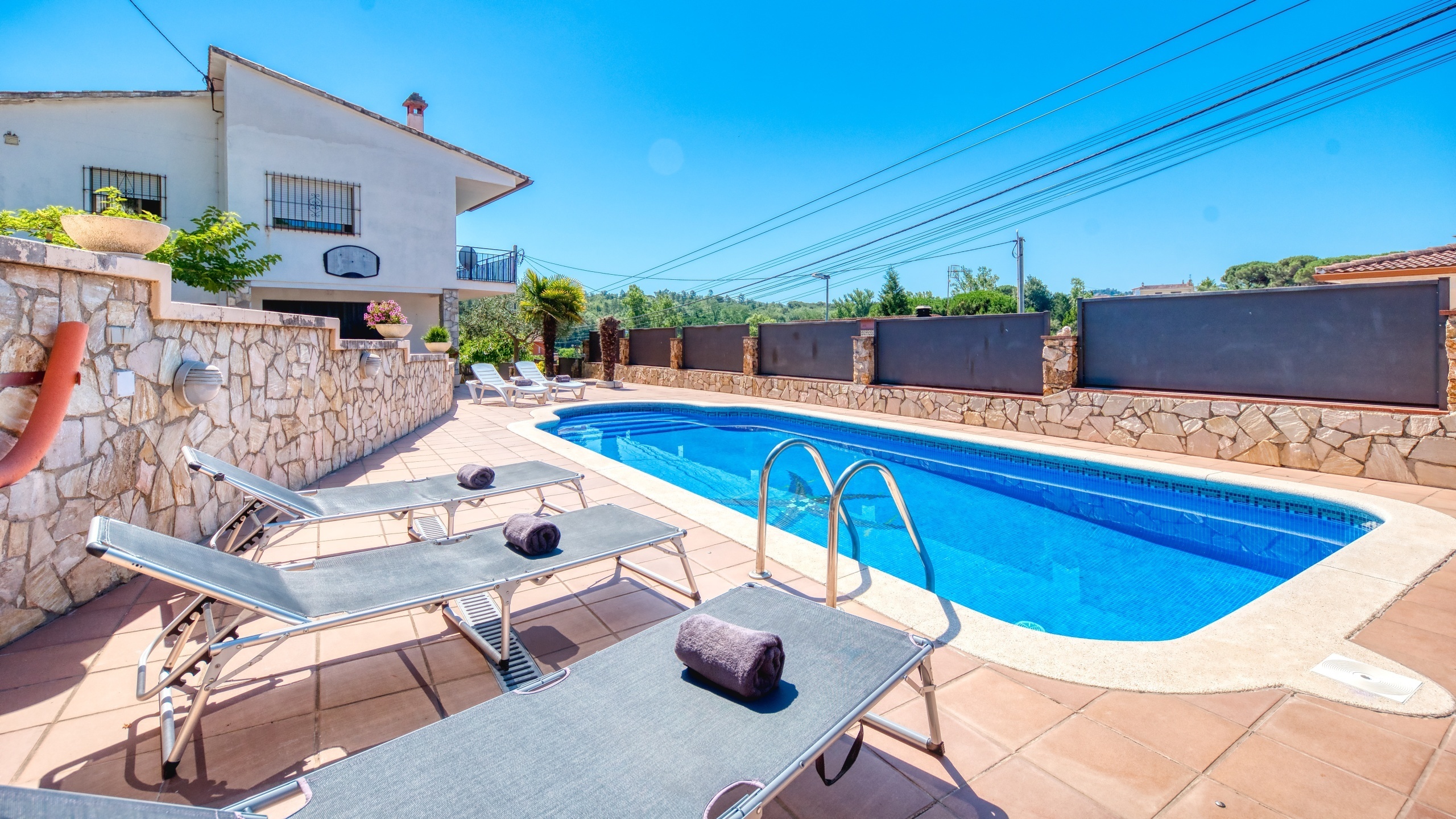 Ferienhäuser Costa Brava Spanien - Villa Montse - Sonnenliegen