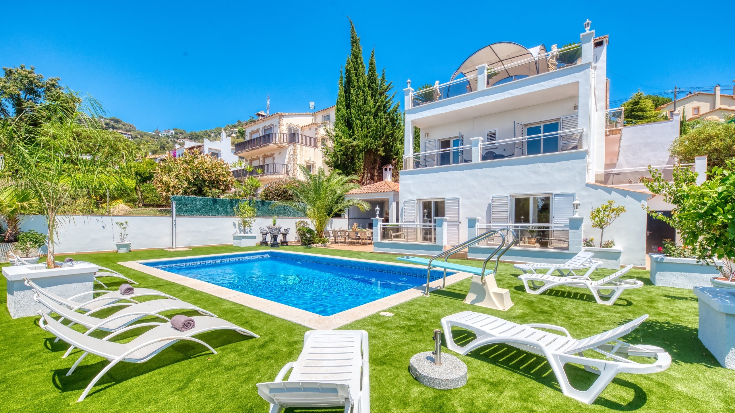 Ferienhäuser Costa Brava Spanien - Villa Maribel - Sonnenliegen