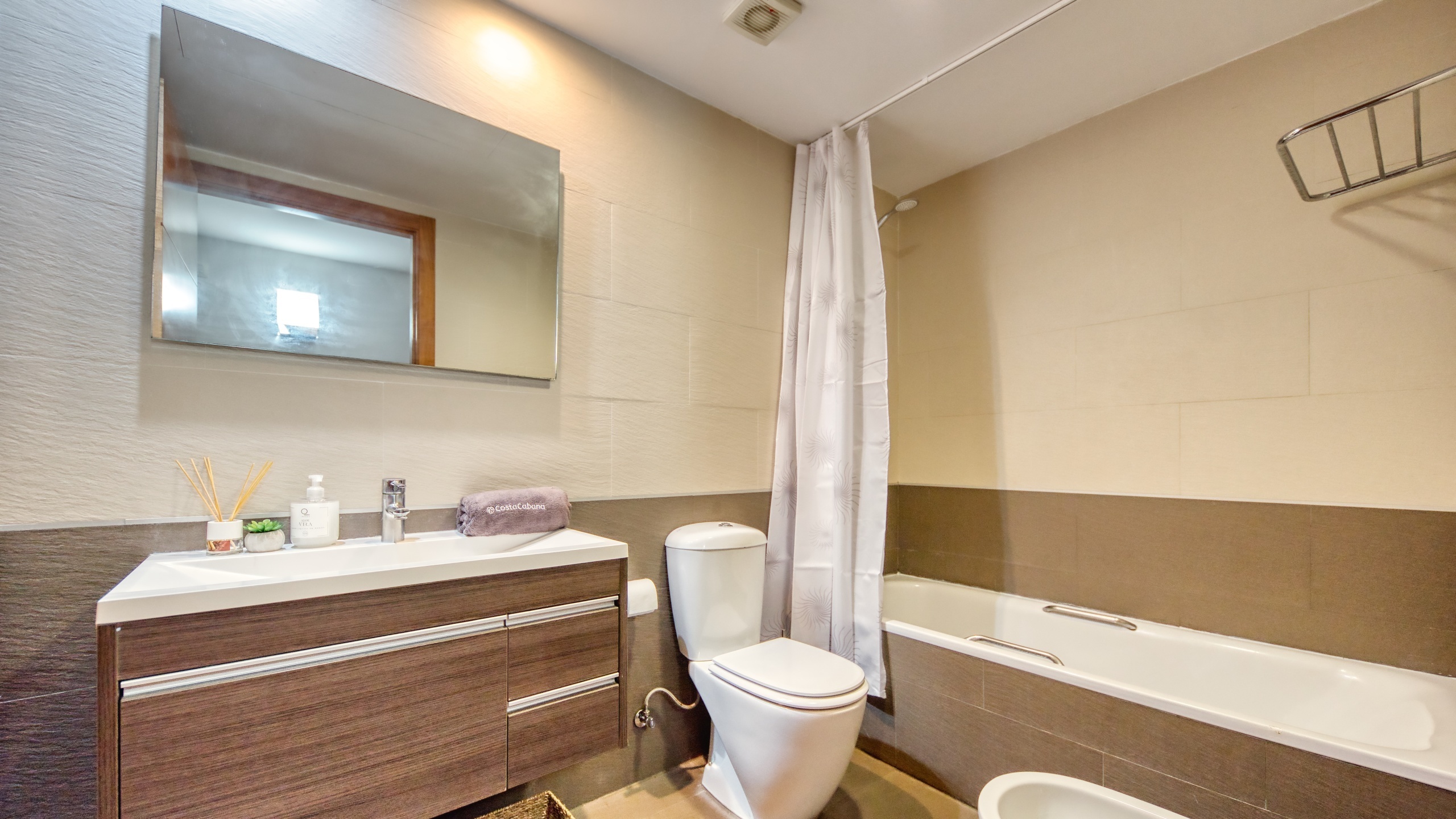 Ferienhäuser Costa Brava Spanien - Apartment Gaudi - Badezimmer