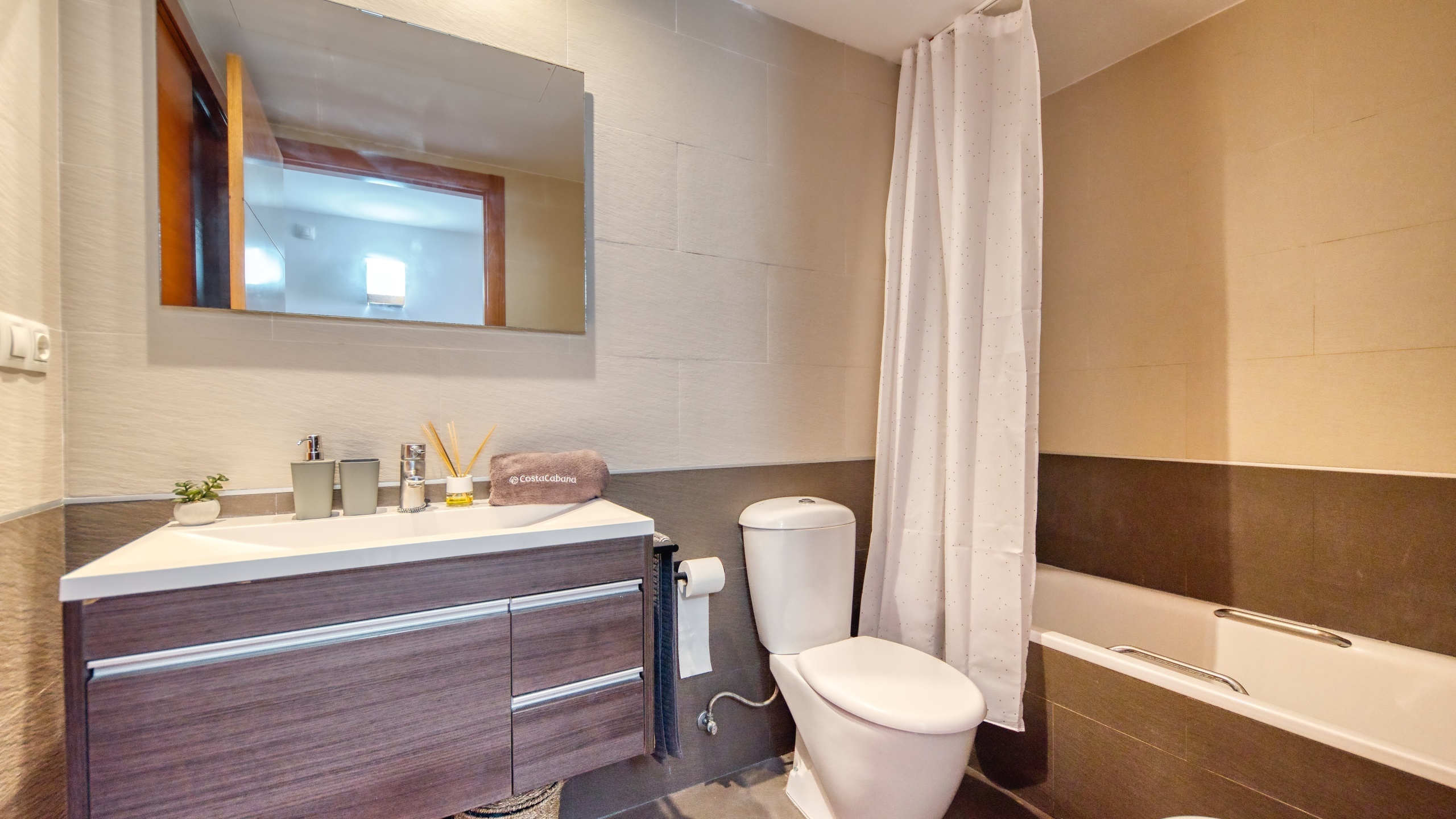 Ferienhäuser Costa Brava Spanien - Apartment Dali - Badezimmer