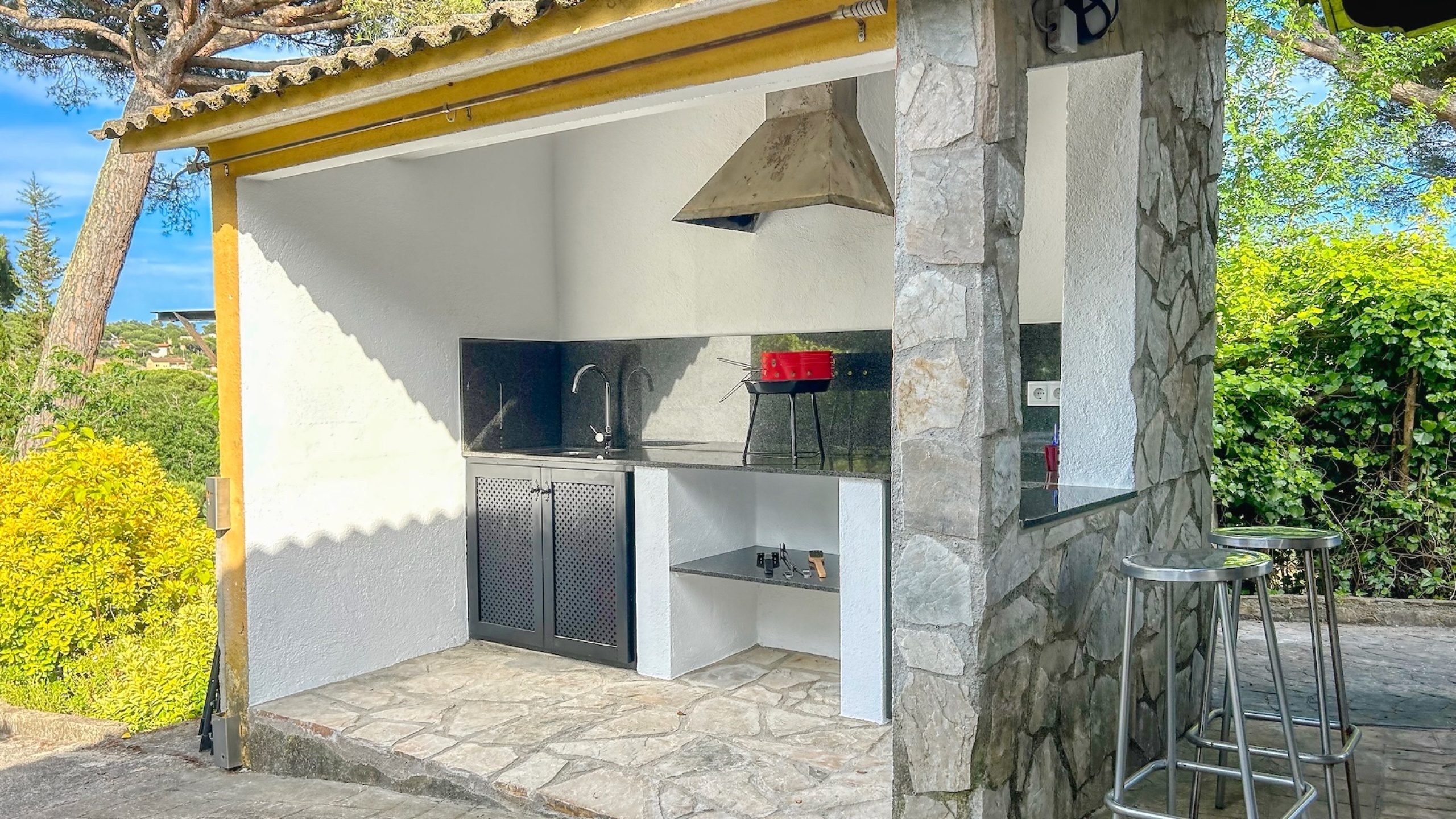 Ferienhäuser Costa Brava Spanien - Villa Iako - Grillplatz